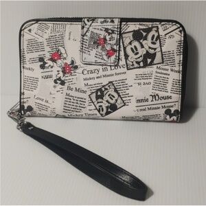 ❤️🐭Disney Parks Mickey & Minnie Crazy in Love Newsprint Wallet Wristlet🐭❤️